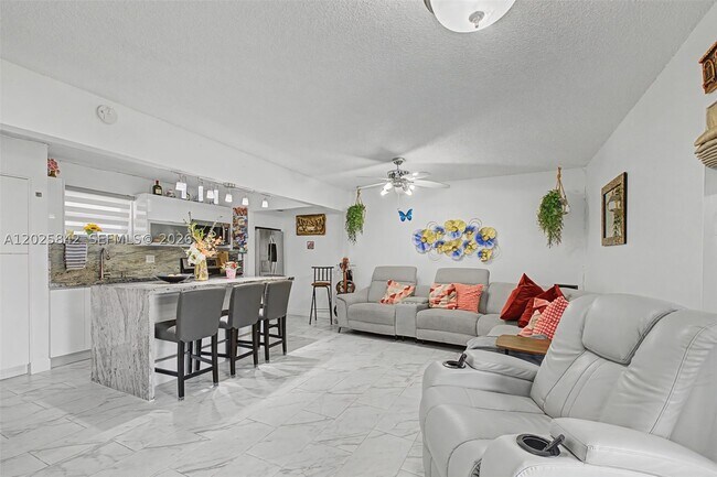 Foto del edificio - 399 NW 72nd Ave