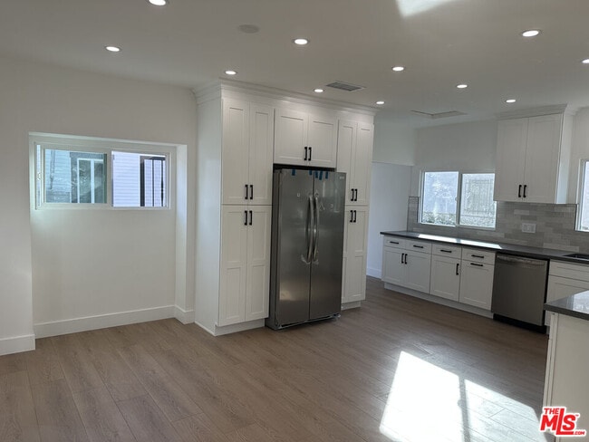 Building Photo - 1862 W 25th St