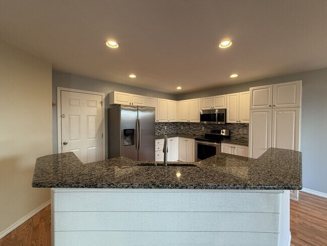 Building Photo - 5042 NE Schoeler Cir