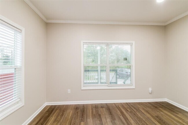 Building Photo - 756 Green Meadow Ln