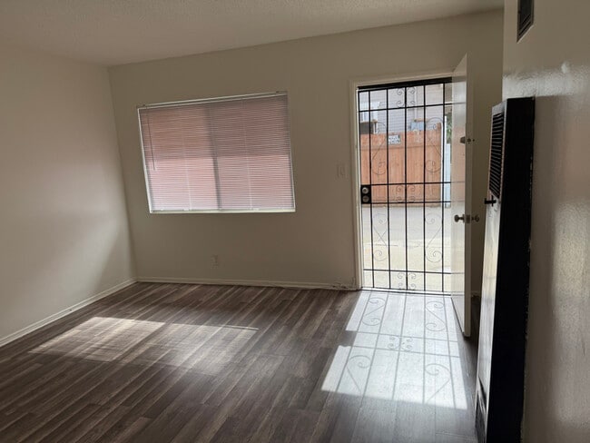 Building Photo - 1070 Gardenia Ave