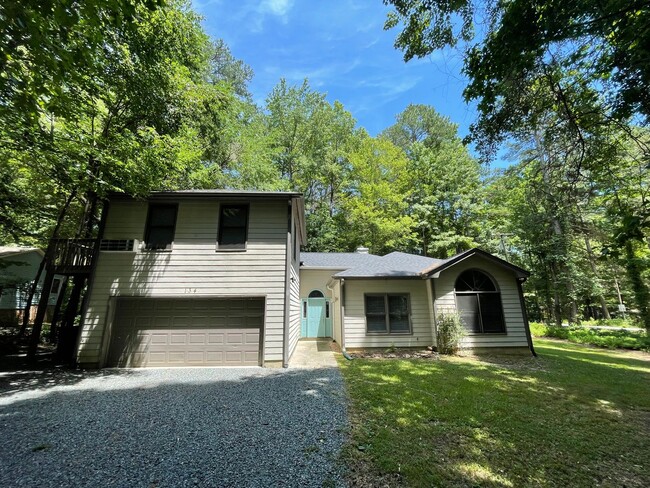 Building Photo - Charming, updated 3br house w/ separate ga...