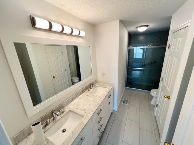 Master Bath - 1732 Pryor Rd SW