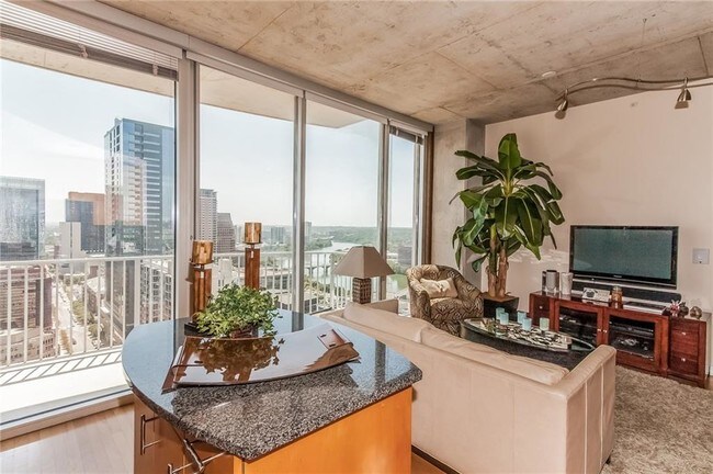 Building Photo - 360 Nueces St