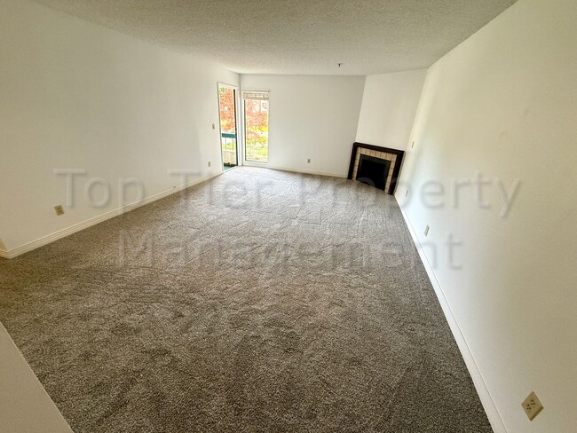 Foto del edificio - ***Cozy 1 Bed / 1 Bath Condo in Tierrasant...