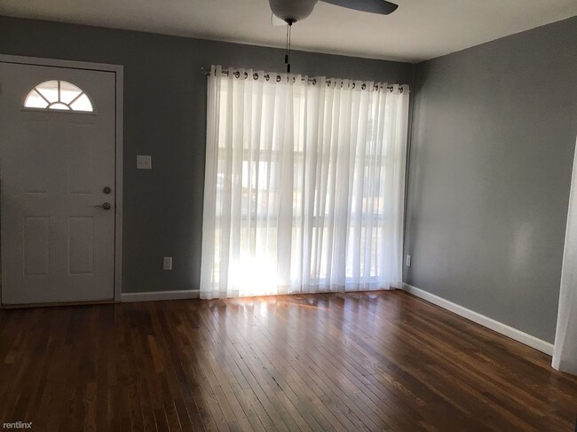 Building Photo - 3 br, 1 bath House - 52 S Maple St
