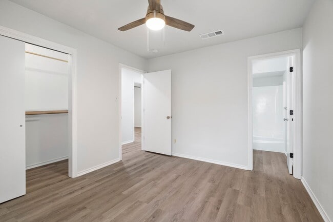 Foto del edificio - Skyline Duplexes