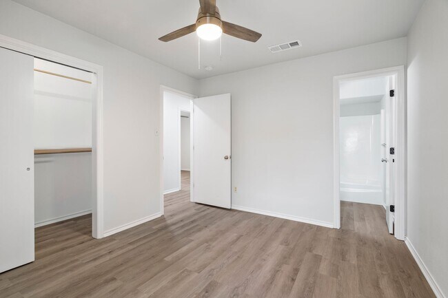 Building Photo - Skyline Duplexes