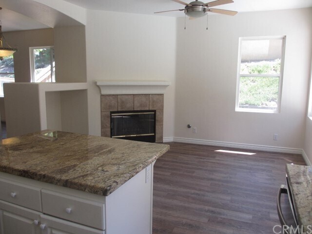 Building Photo - 31075 Oakhill Dr
