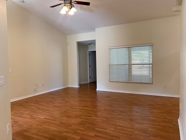 Building Photo - 4BR/3BA Horse/Pet Friendly Home on 5 Acres!