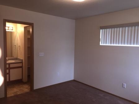Building Photo - 1850 N Farwell Ln