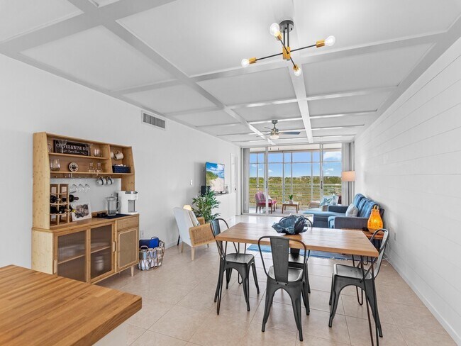 Foto del edificio - 935 E Causeway Blvd