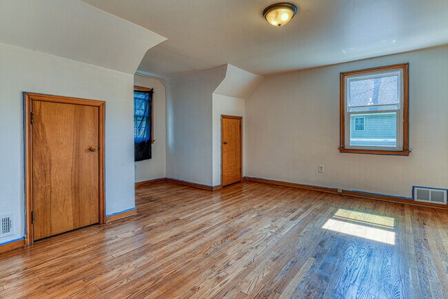 Bedroom 1 - 579 E Woodbridge Ave