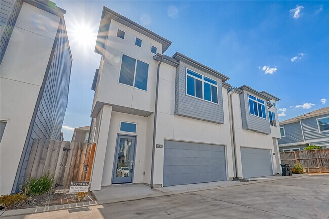 Foto del edificio - 8930 Spring Knoll Forest Dr
