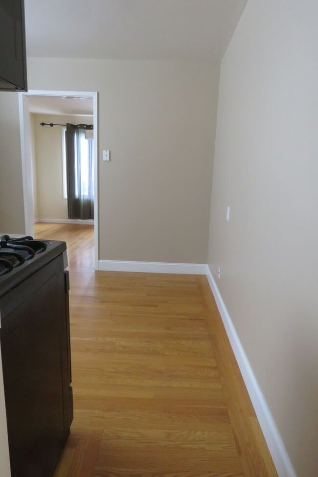 Building Photo - 49 Dellbrook Ave