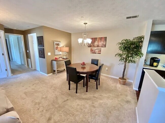 Foto del edificio - 7646 Shawnee Ln