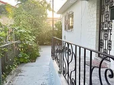 Foto del edificio - 2022 SW 17th Ave