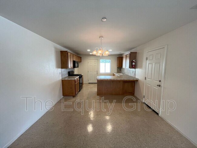 Foto del edificio - 2101 W Lark Ave