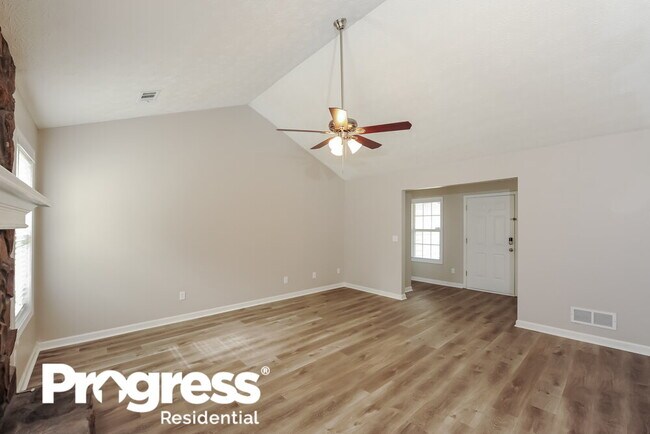 Building Photo - 1514 Snow Hill Dr