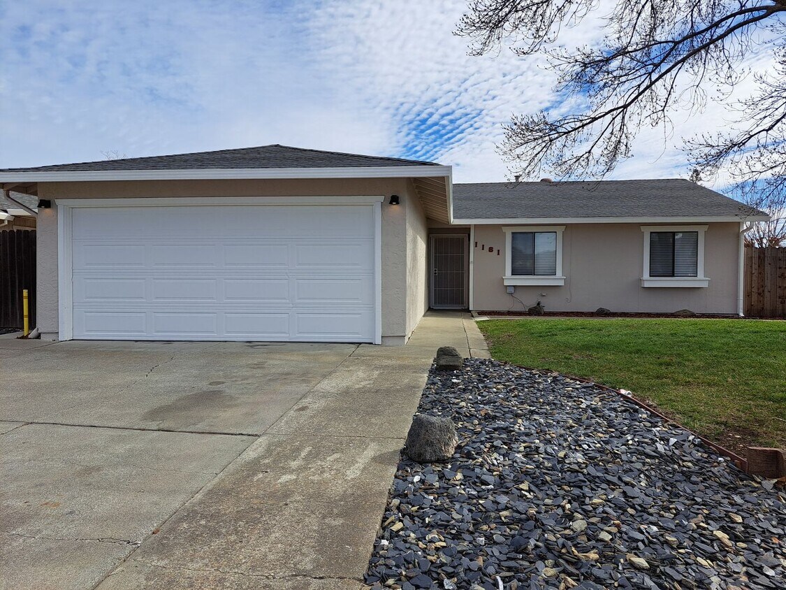 Primary Photo - Close to Travis Air Force Base - New Renov...