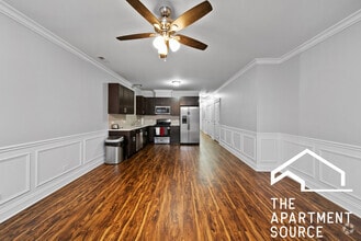 Building Photo - 738 N Avers Ave