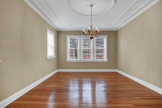 Foto del edificio - 7536 Byron Pl