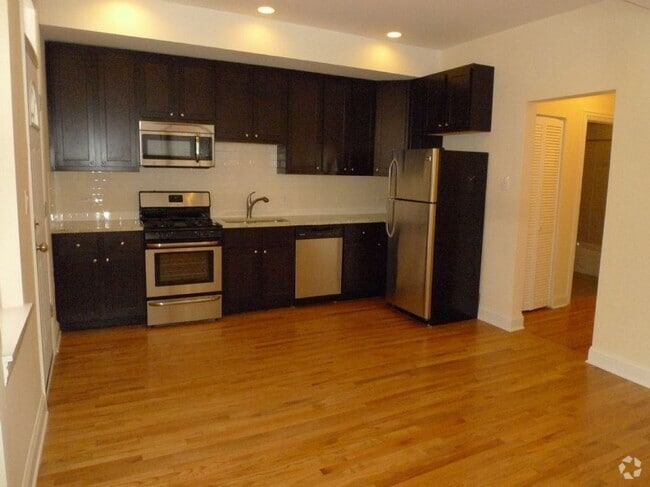 Building Photo - 2643 N Fairfield Ave