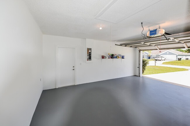 Building Photo - 1168 SE Clifton Ln
