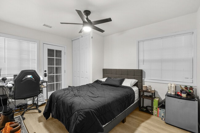 Foto del edificio - 6124 Pembroke Dr