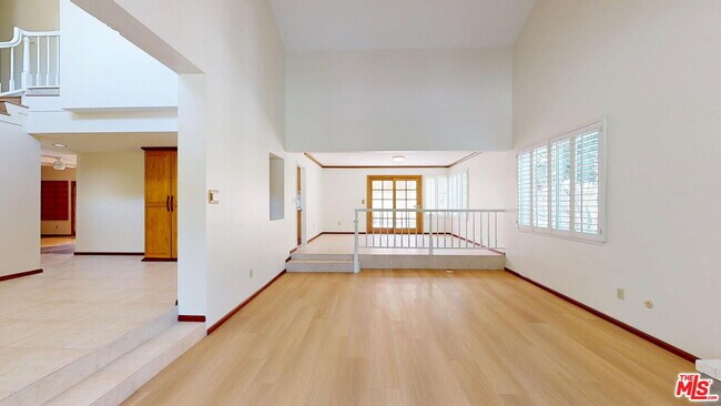 Foto del edificio - 7814 Woodhall Ave