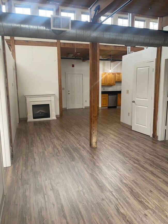 Bostonian Shoe Lofts Apartments in Whitman, MA