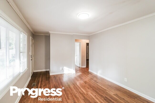 Building Photo - 1352 Peachcrest Rd