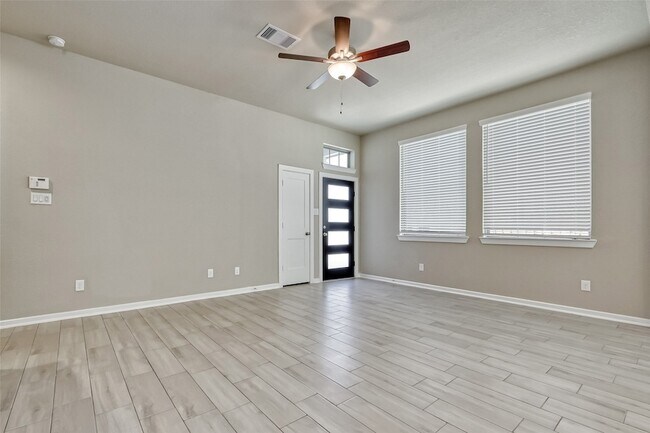 Foto del edificio - 548 Longleaf Pine Dr