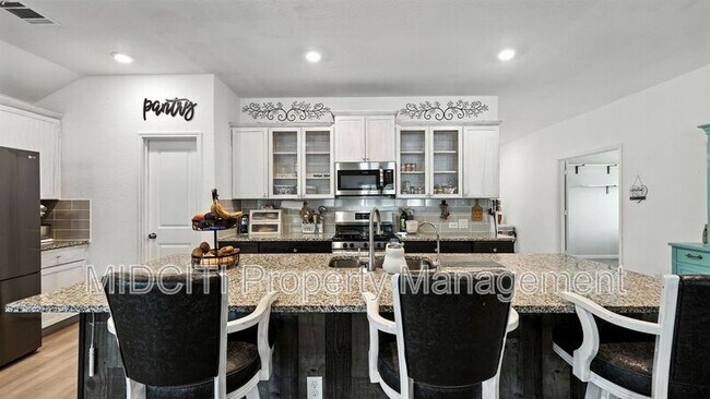 Building Photo - 305 N Kowald Ln