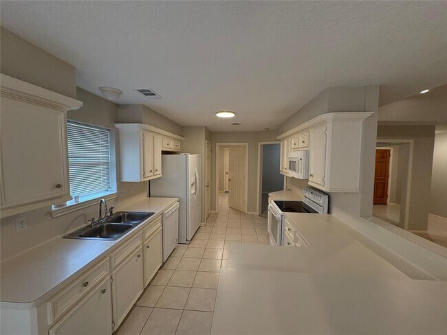 Building Photo - 12211 Longfellow Dr