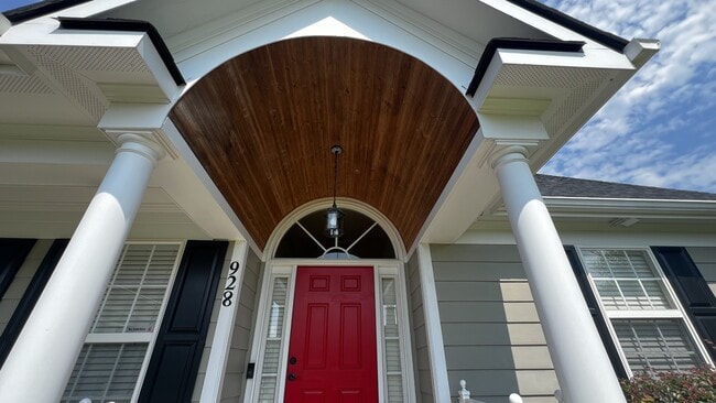 Building Photo - 928 Dalmore Dr