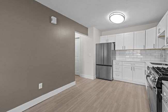 Building Photo - Canton Gardens Apartments - Canton, MI