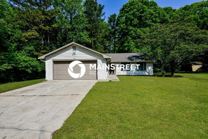 3 Bedroom Pet-Friendly Home in Ellenwood, GA with Main Street Renewal - 3 Bedroom Pet-Friendly Home in Ellenwood, GA with Main Street Renewal