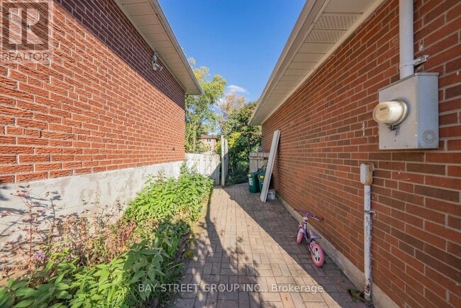 Building Photo - 43 Sherwood Forest Dr