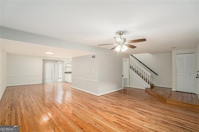 Building Photo - 7118 Stonington Dr NE