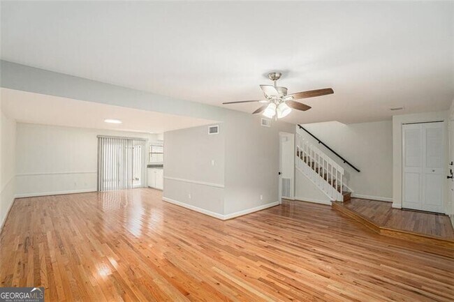 Foto del edificio - 7118 Stonington Dr NE