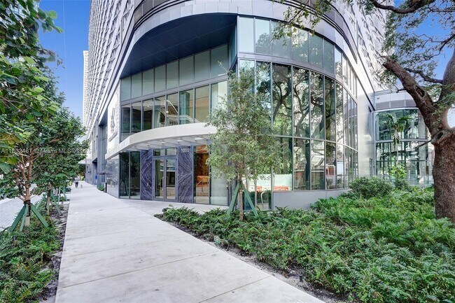 Building Photo - 1000 Brickell Plaza
