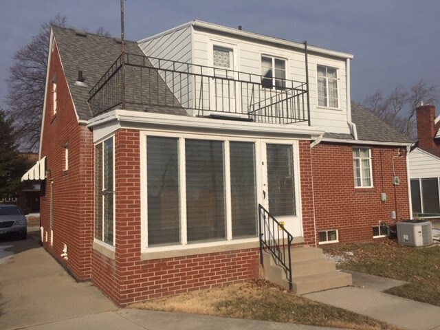 Building Photo - 742 Evesham Ave