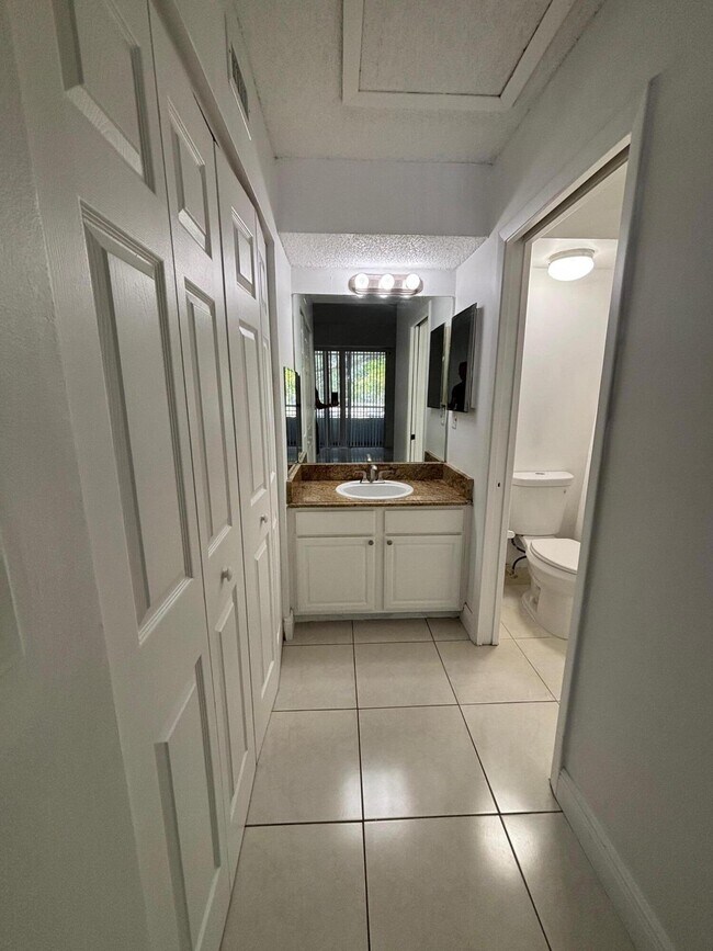 Building Photo - 811 Lyons Rd