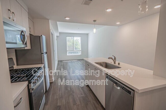 Foto del edificio - 26701 McBean Pkwy