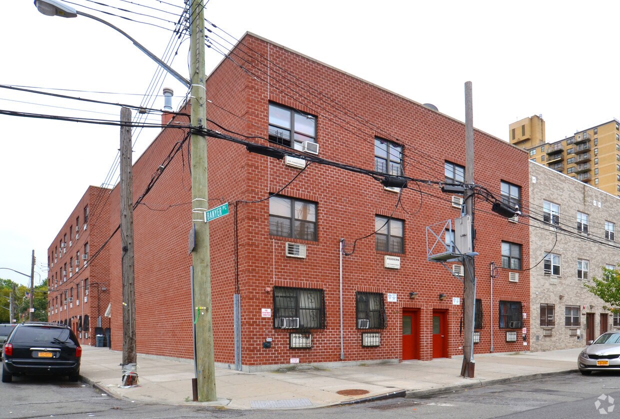 Primary Photo - 1696 Banyer Pl