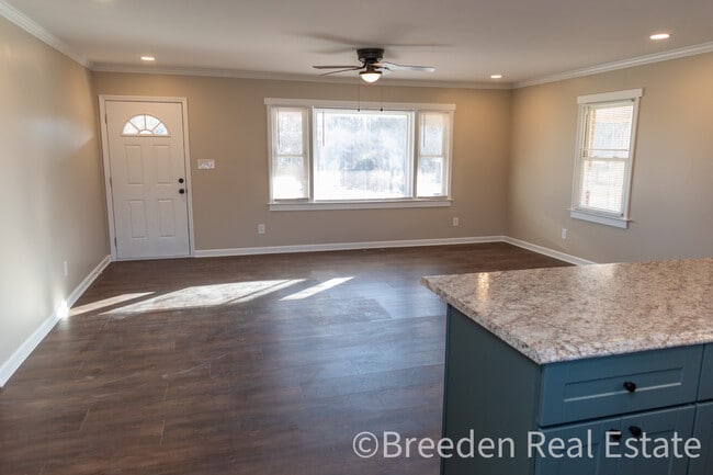 Building Photo - 212 NC-126