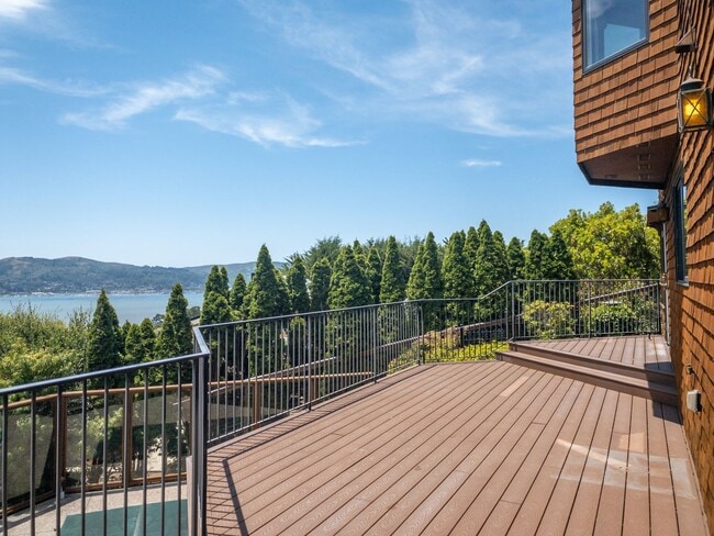 Building Photo - 27 Meadow Hill Dr