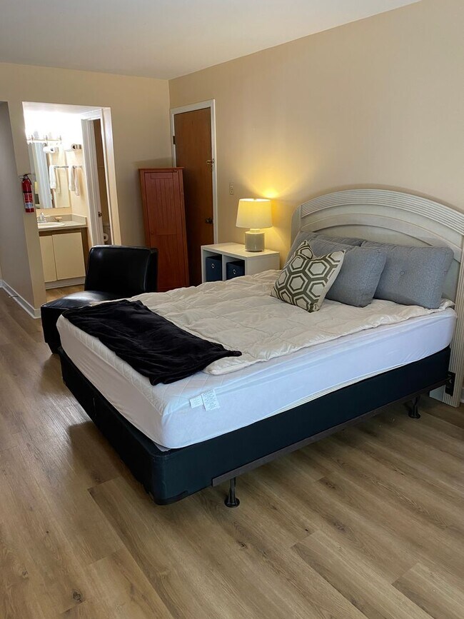 Foto del edificio - Beautiful 1BR/1BA Studio Condo Utilities I...