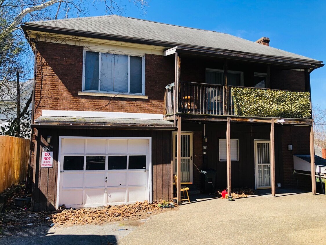 Primary Photo - South Park Area - 2 Bed/2 Bath Garage Apar...